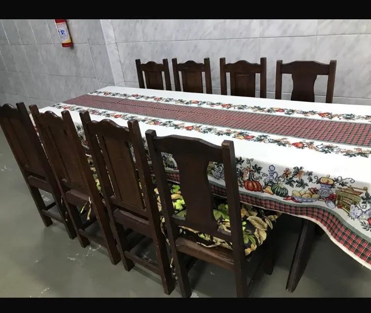 Mesa maciça de Jantar com 8 Cadeiras em Madeira