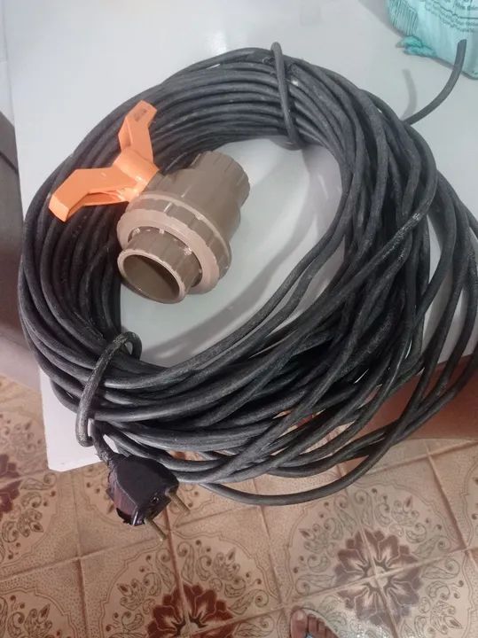 Cabo de extensão com tomada