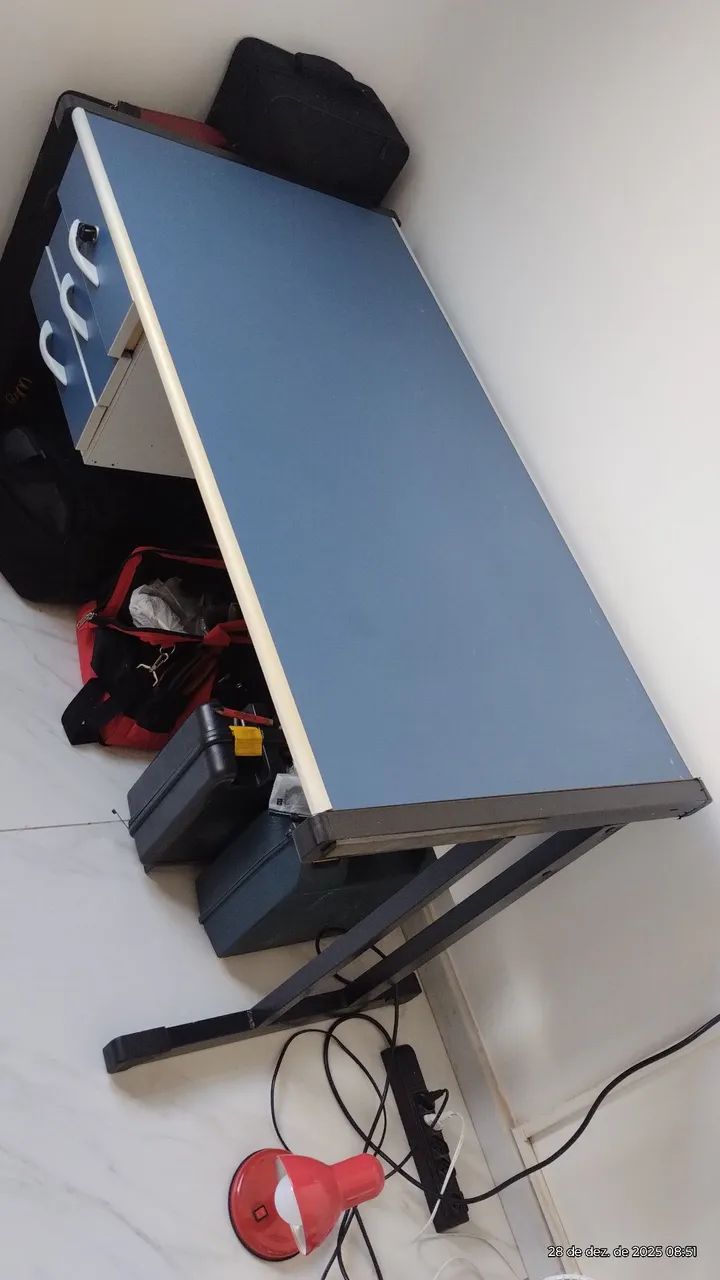 Mesa escritório 3 gavetas c chave 