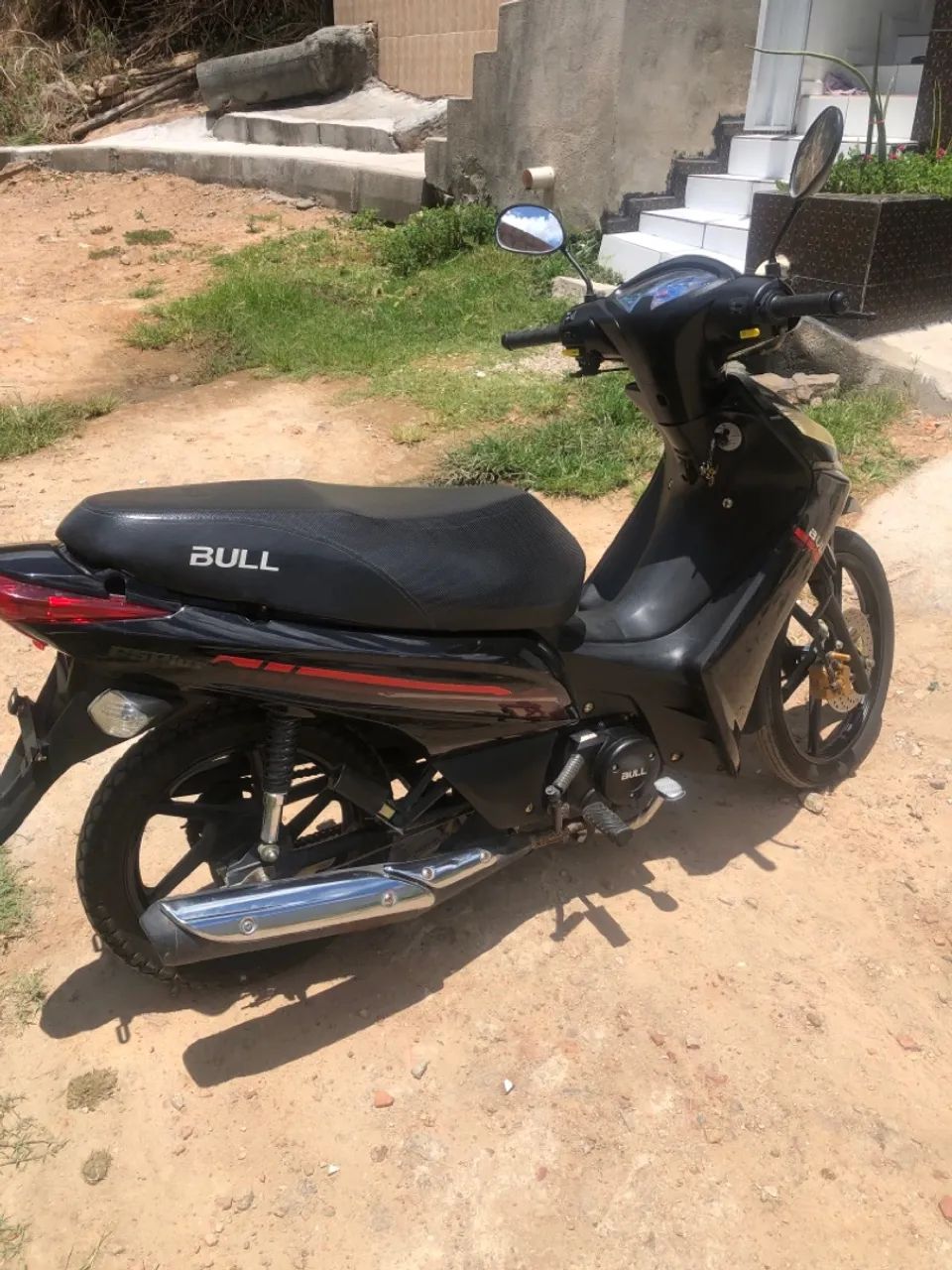 Moto bem conservada para pessoas exigentes 