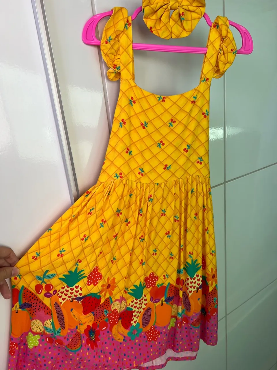 Vestido estampa cerejinha veste 8 anos.