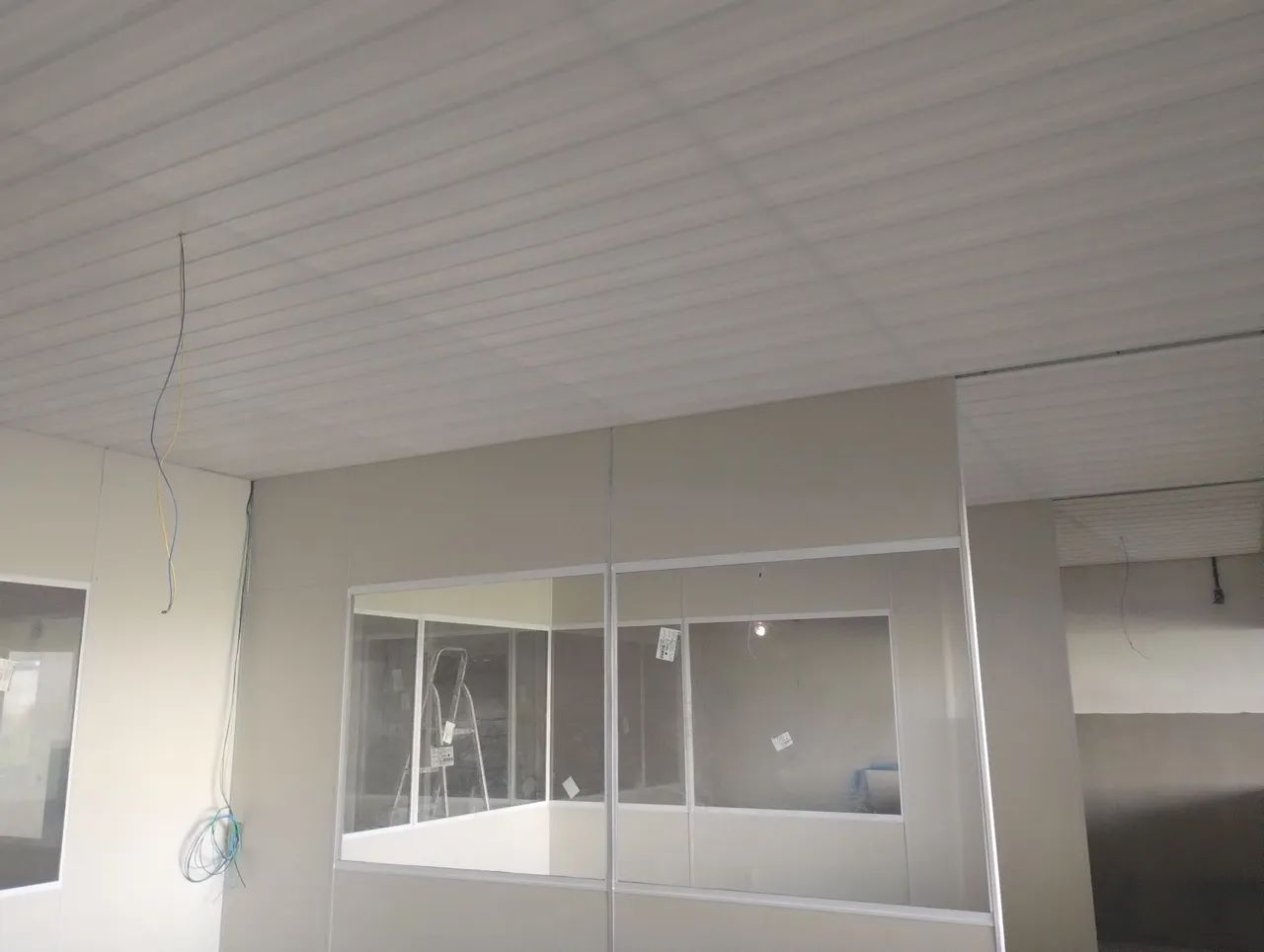 Sala Comercial com Divisórias e Janelas em Eucatex  - Foto 5