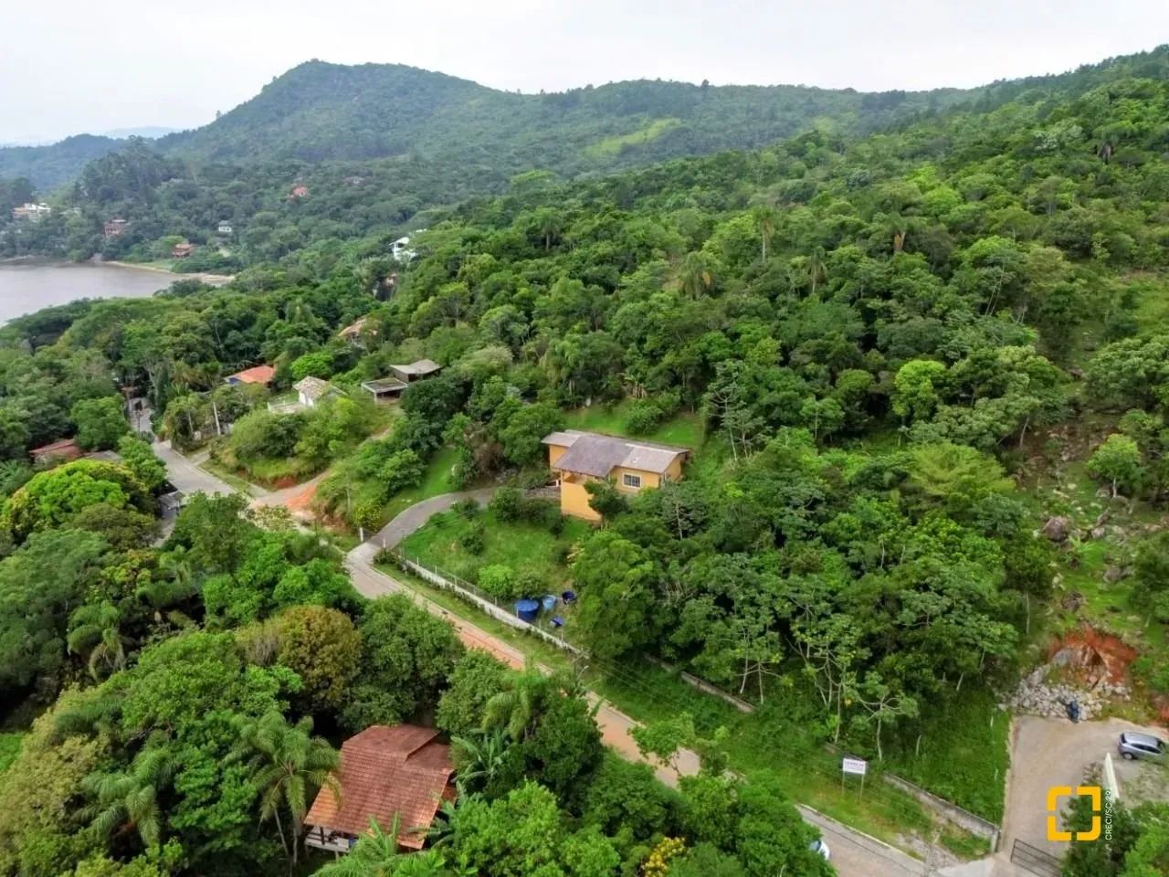 Descubra o seu refúgio perfeito neste incrível terreno à venda em Sambaqui.Apresentamos um - Foto 4