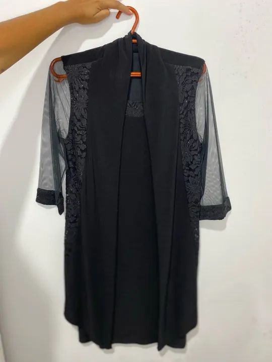 Vestido Longo Preto com Detalhes em Renda