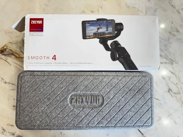 Estabilizador Zhiyun Smooth 4 Gimbal Videos Fotos Celular Cor Preto