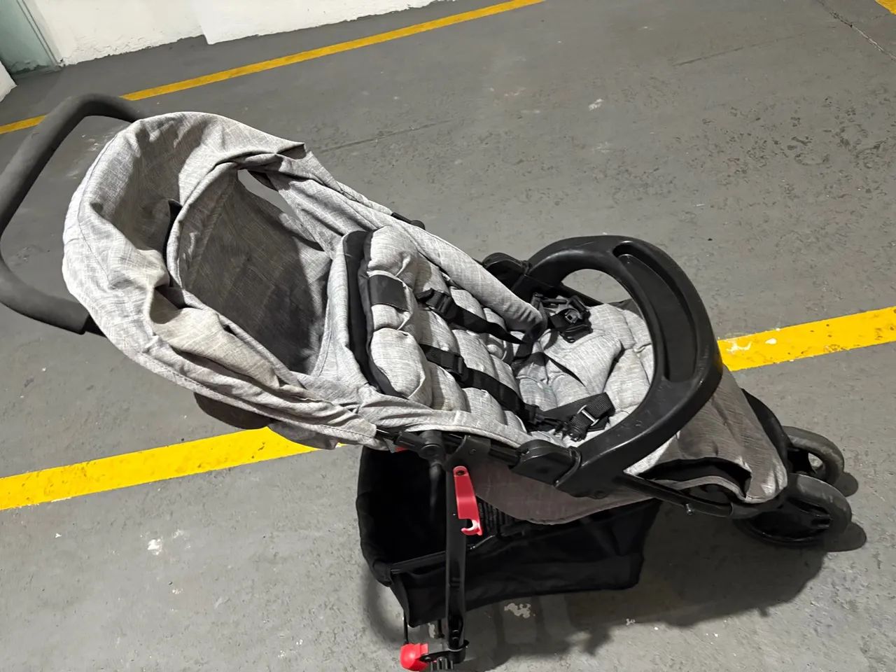 Carrinho de bebê leve e prático - Foto 2