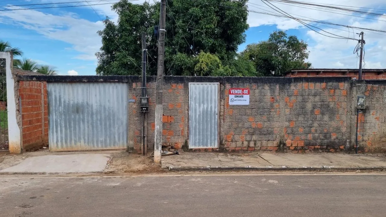 Terreno com Pequena Casa à Venda - Bairro Wanderley Dantas