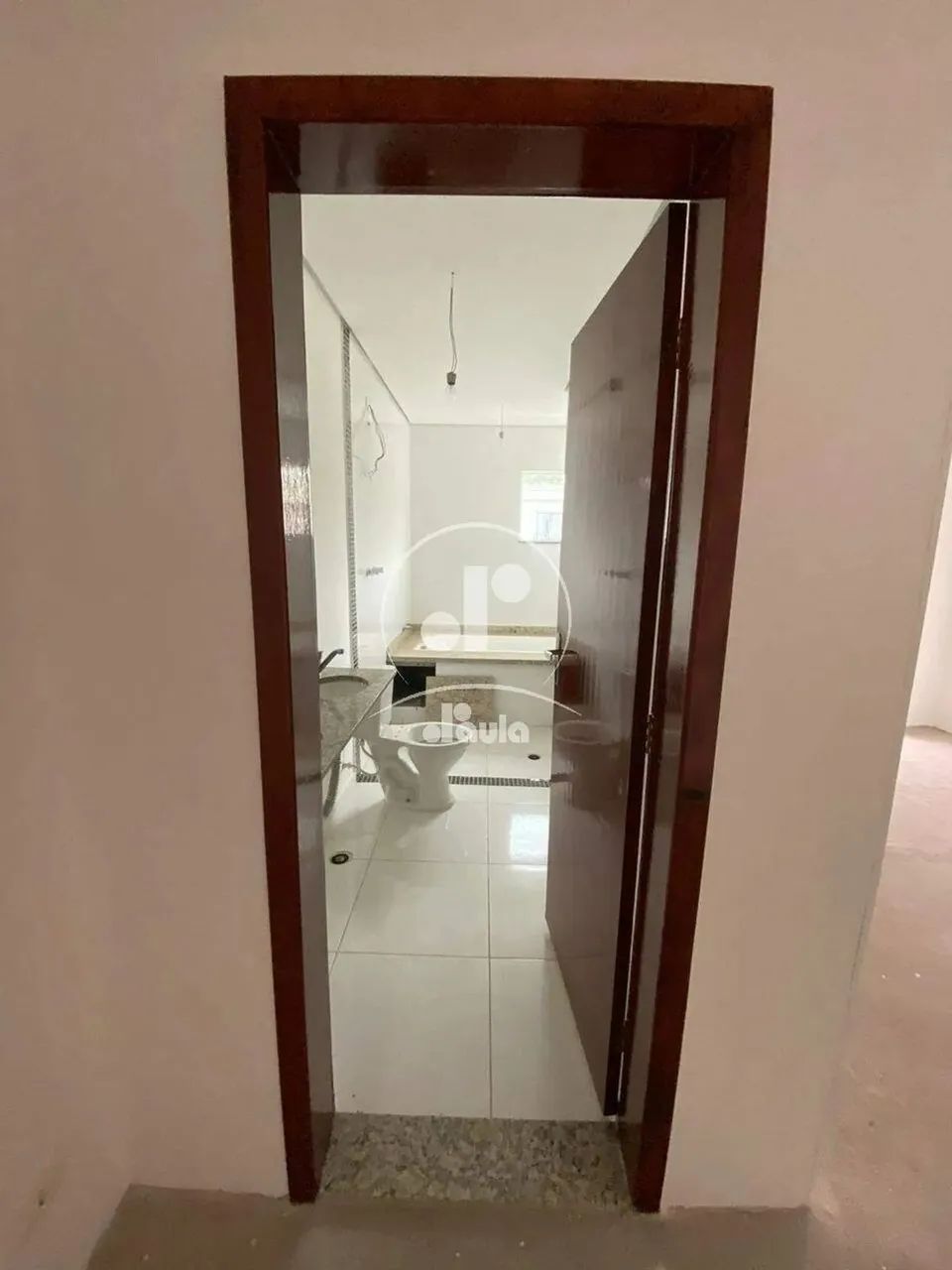 Sobrado a venda com 250m², 3 suítes, 6 banheiros, 4 vagas, na Vila Pinheirinho em Santo An - Foto 2
