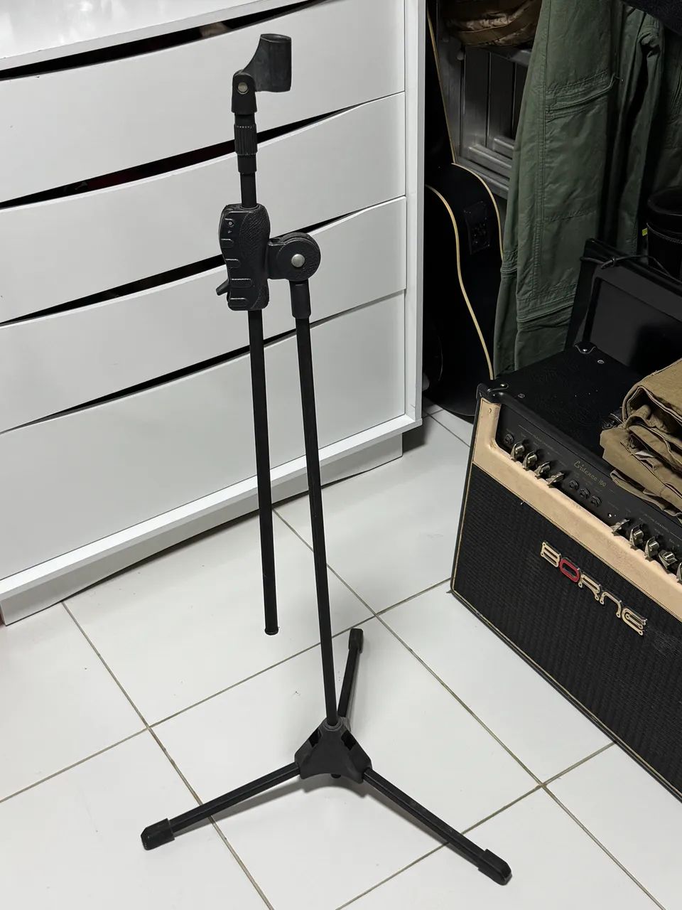 Tripé para Microfone com Braço Girafa - Usado, Bom Estado