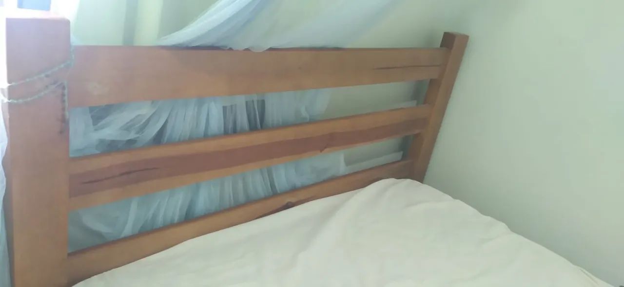 Cama de casal em madeira estilo porteira - Foto 2