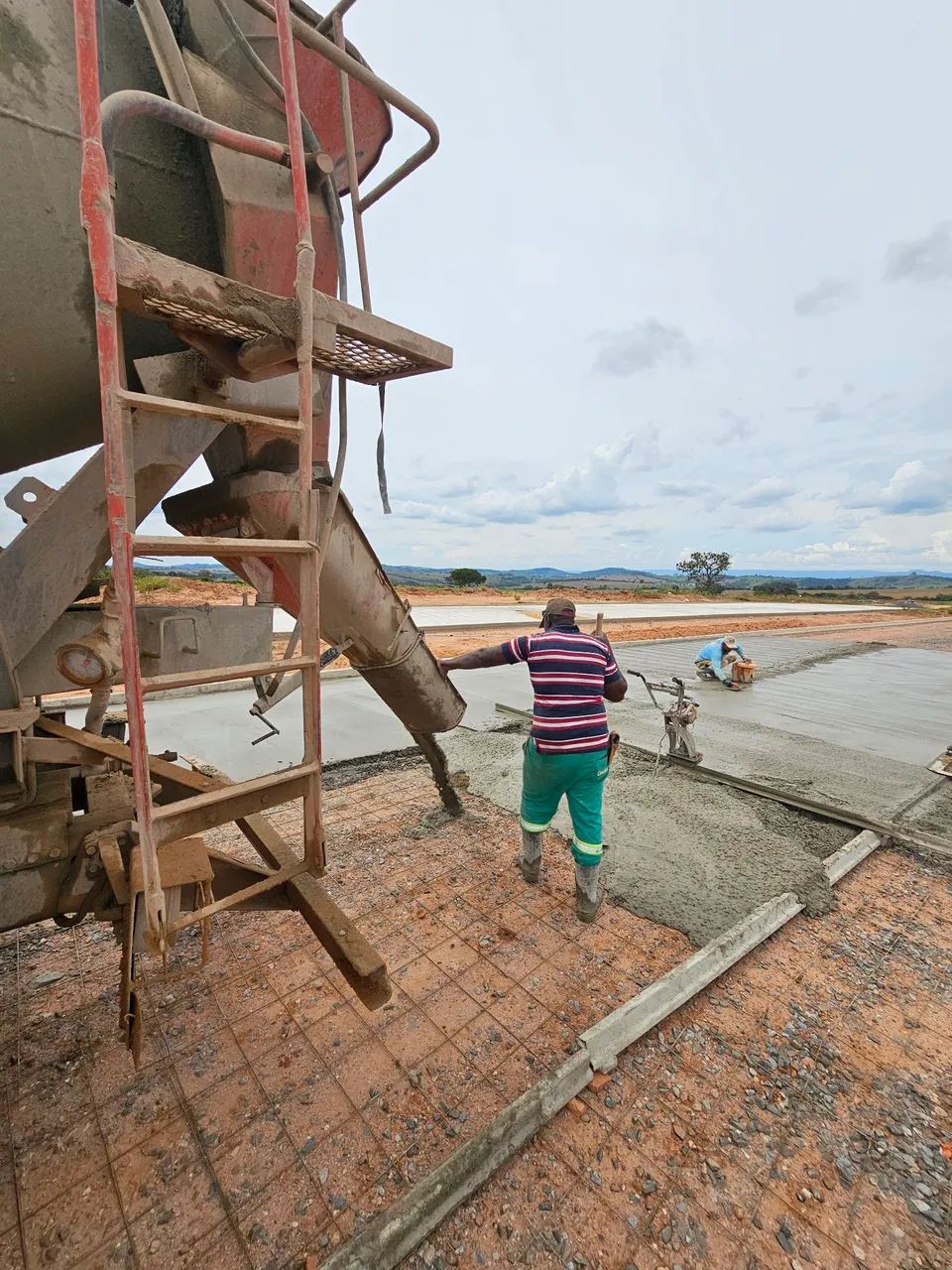 FORD CARGO- 2425 TRAÇADO( 8M3 BET)/MOTOR CUMIS/ OTIMO P/ CAÇAMBA TB! PREÇO R$175 Mil troco - Foto 4