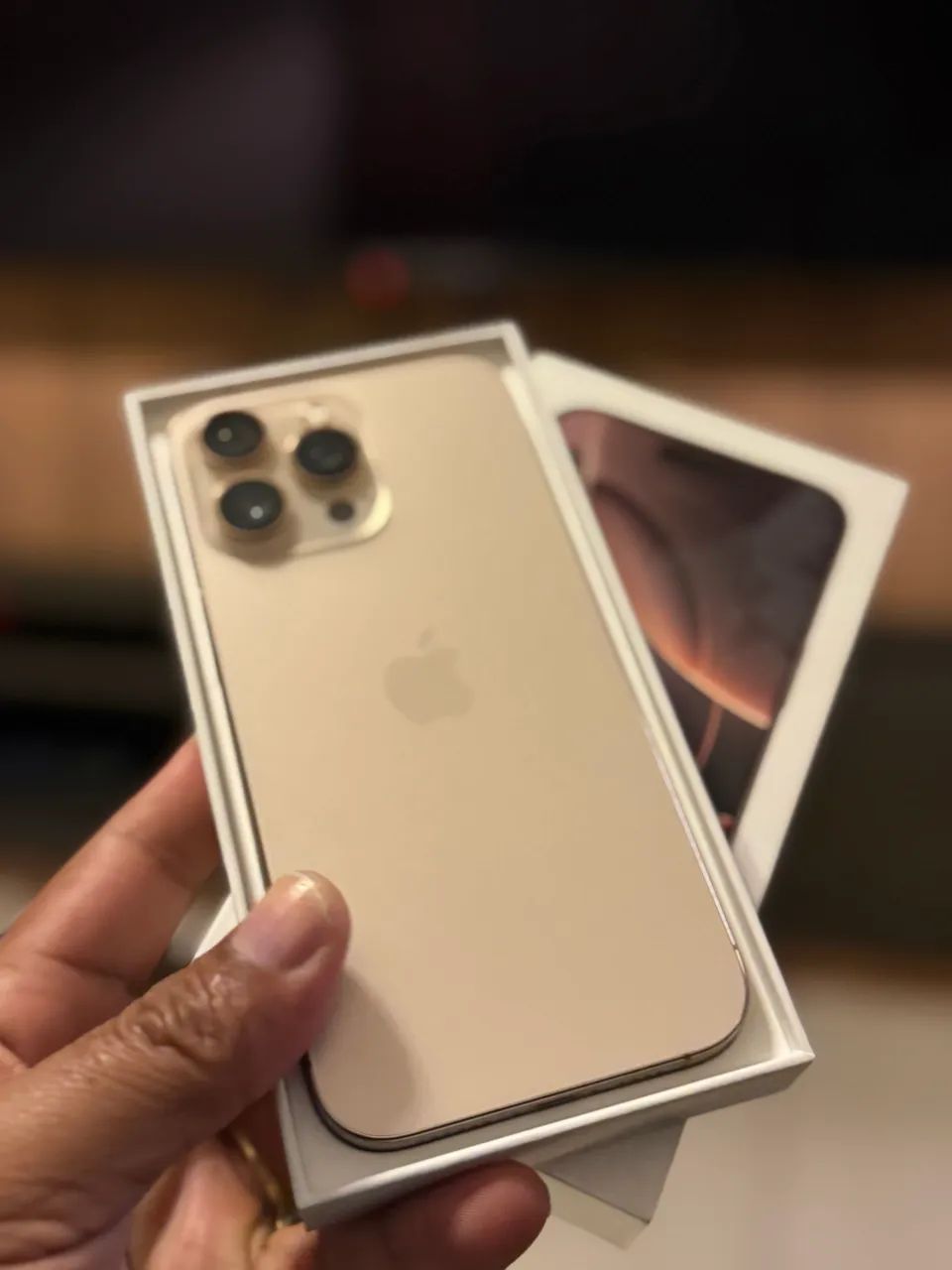 iPhone 16 Pro Max 256GB Gold  - Foto 2