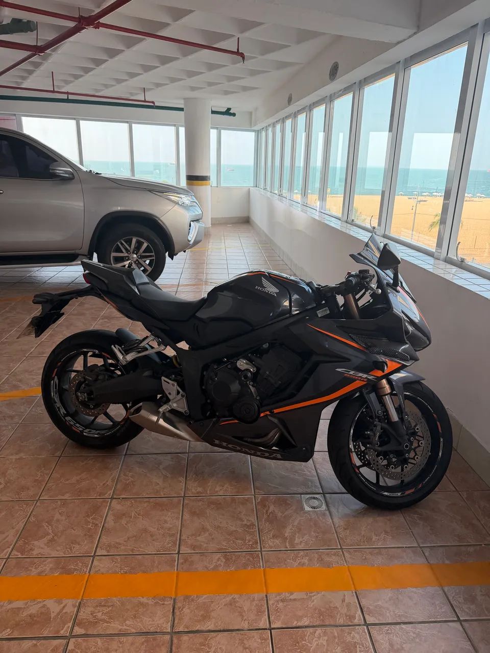 CBR 650R  - Foto 2
