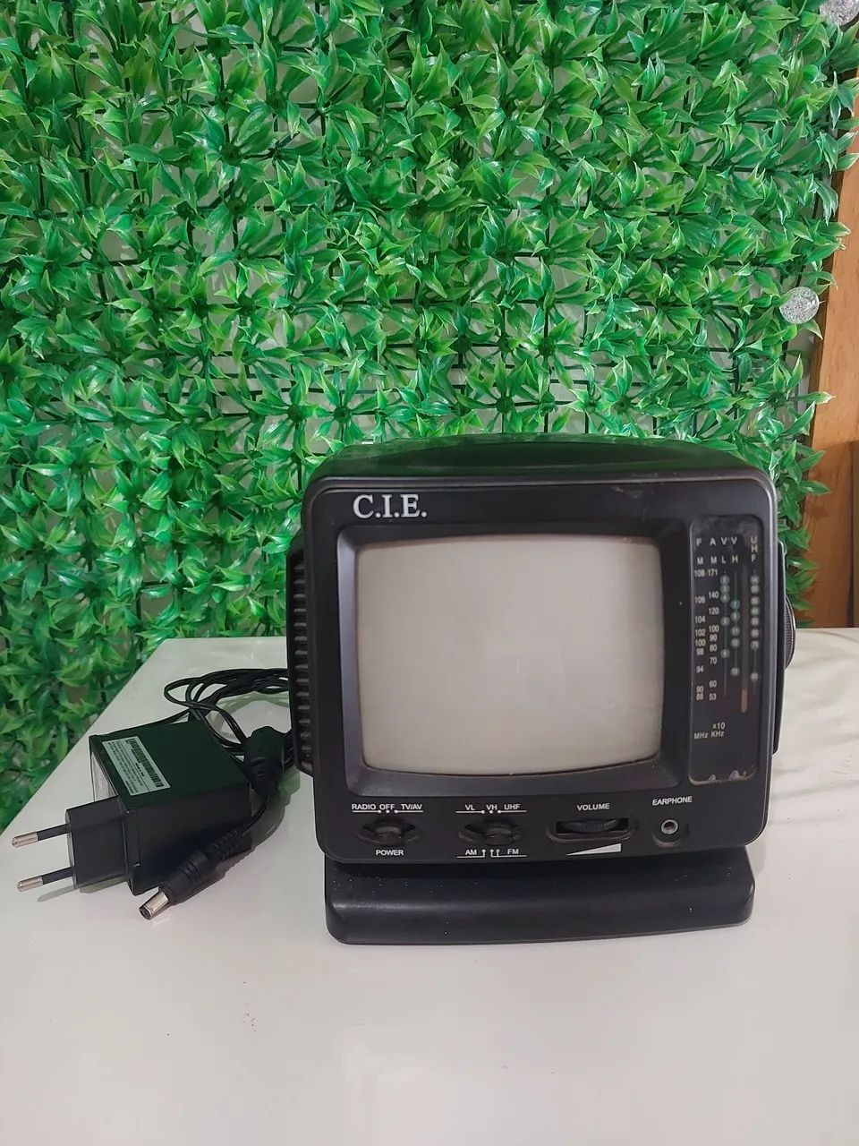 Tv  preto e branco 5.5  polegadas com rádio am/fm - Foto 3