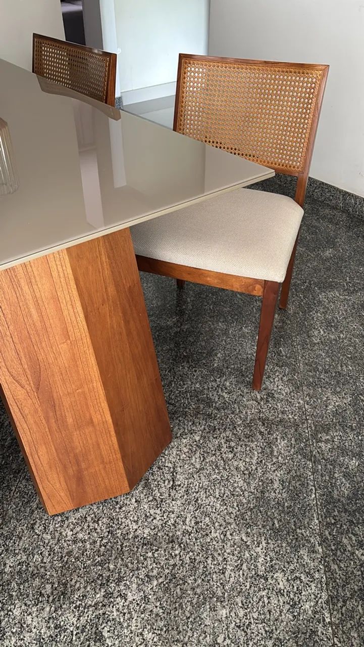 MESA DE JANTAR MADEIRA E VIDRO COM 04 CADEIRAS MADEIRA MACIÇA E PALHINHA  - Foto 3