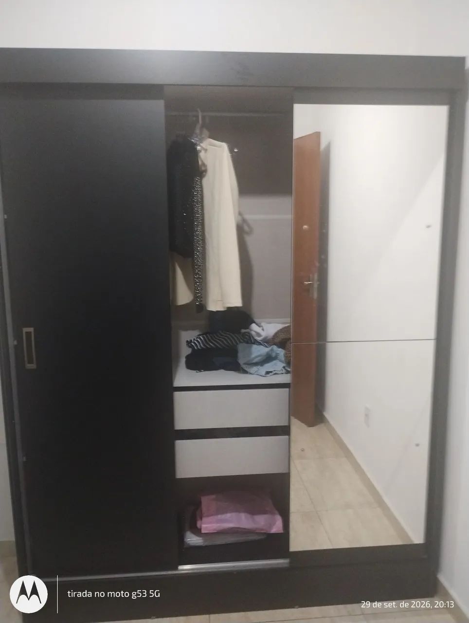Vendo guardar roupa e sofá 