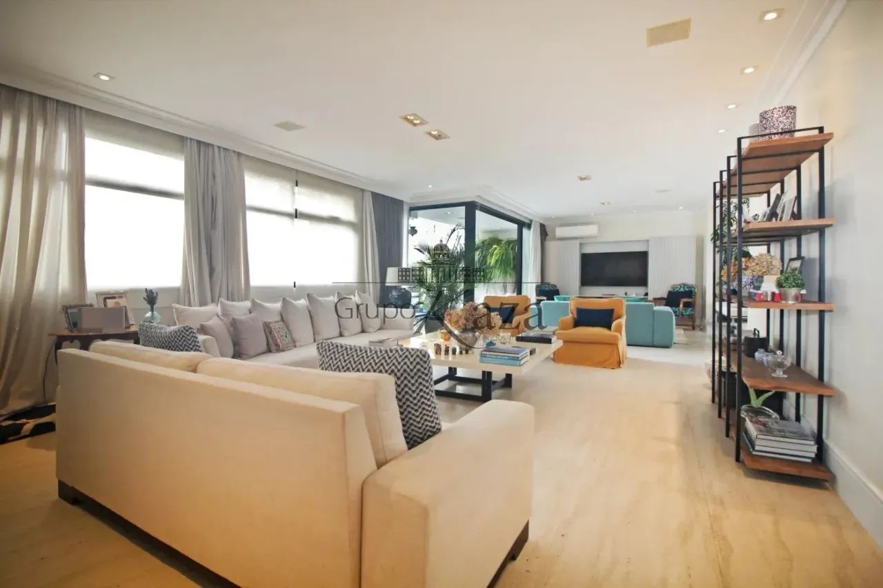 Apartamento - Real Parque - 4 Dormitórios - 359m².