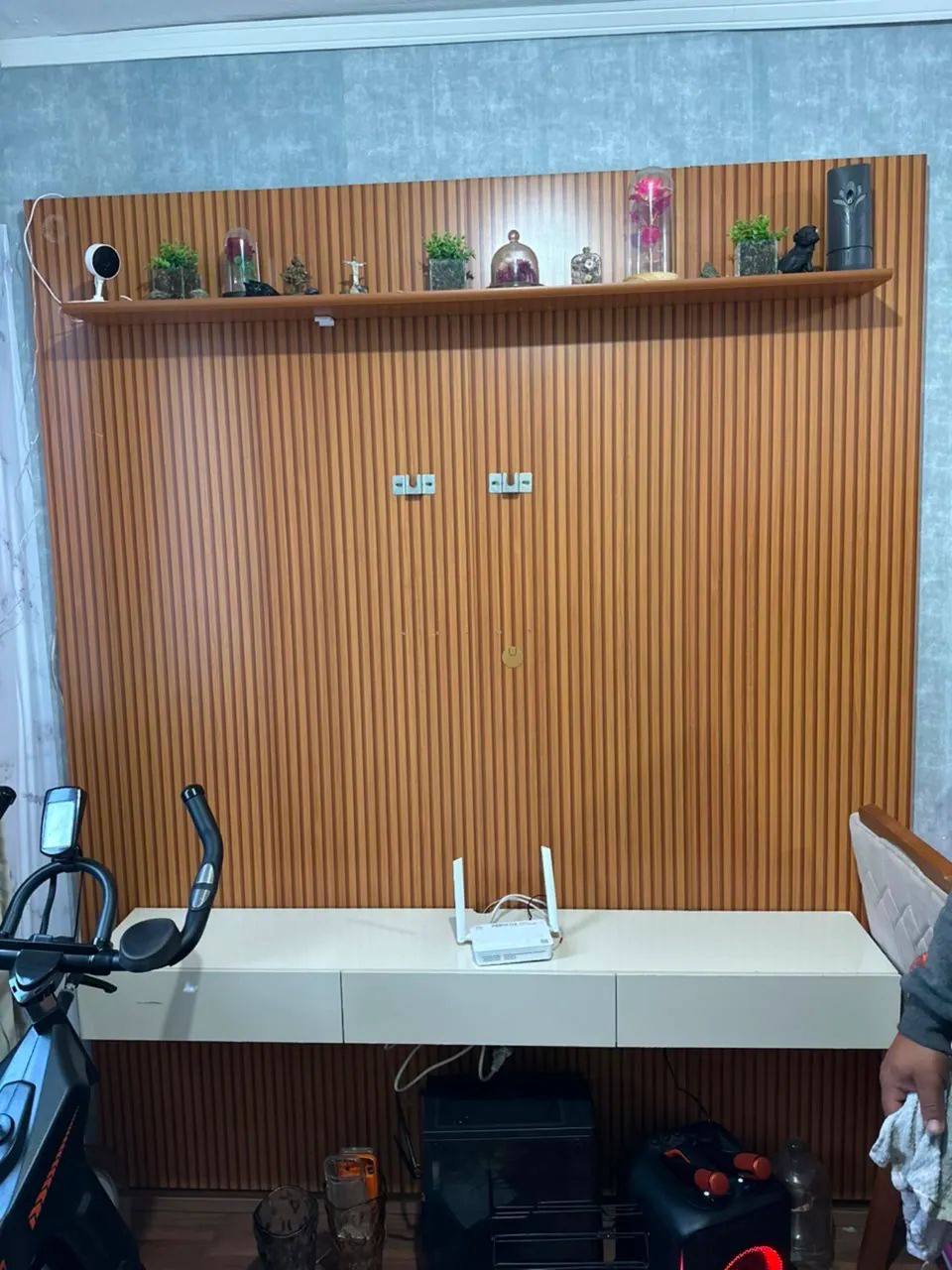 Painel  Para Tv Até 75 Polegadas Ripado Impressão 3D Egeo Com Nicho 1,80m Cedro /  - Foto 3