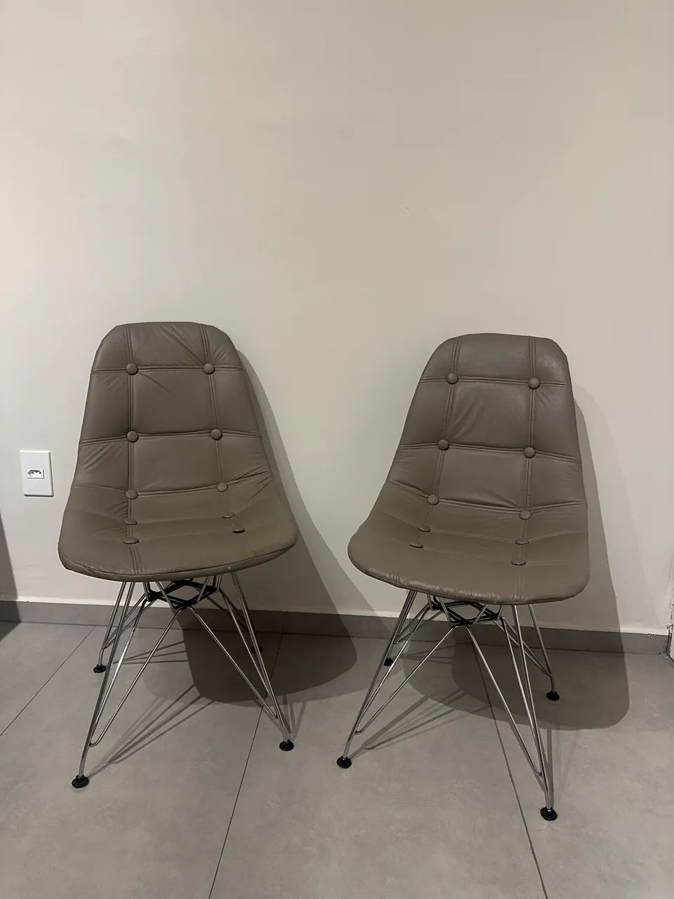 2 unidades de cadeiras Eanes Eiffel 