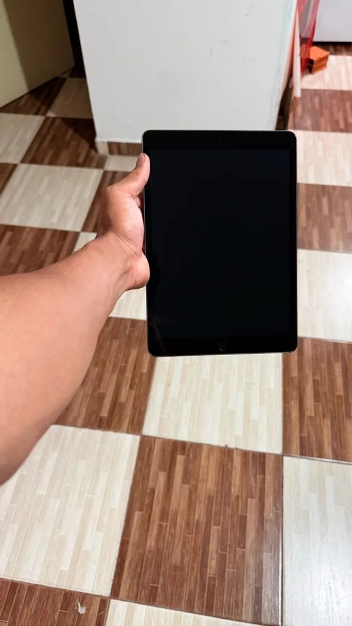 Vendo iPad 9ª geração com 64GB de armazenamento . - Foto 2