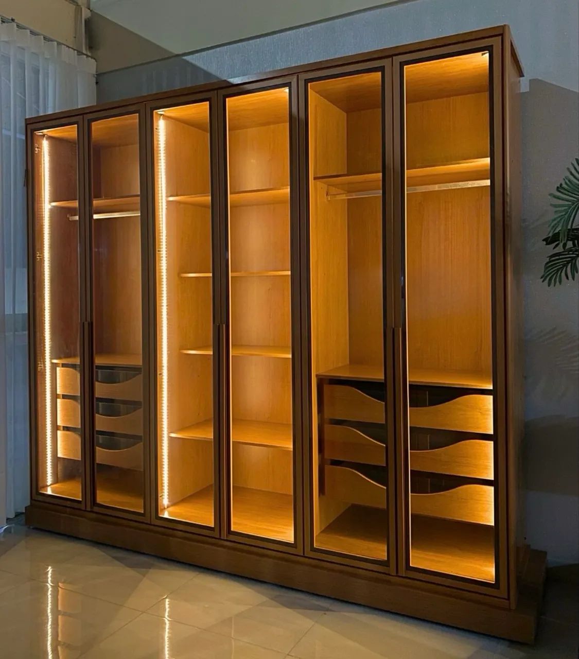 ROUPEIRO SOLARIS LED AUTOMÁTICO COM ESPELHOS  - Foto 2