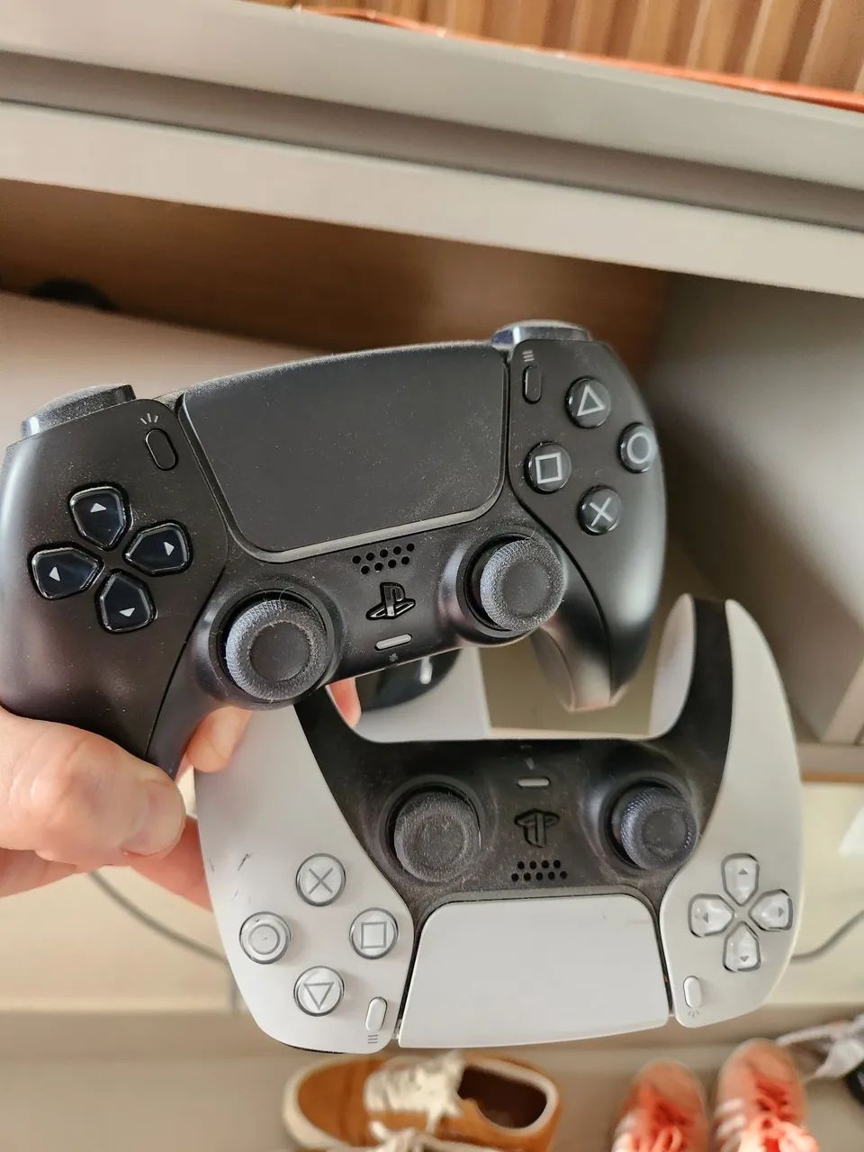 PlayStation 5 PS5 com caixa e dois controles - Foto 4