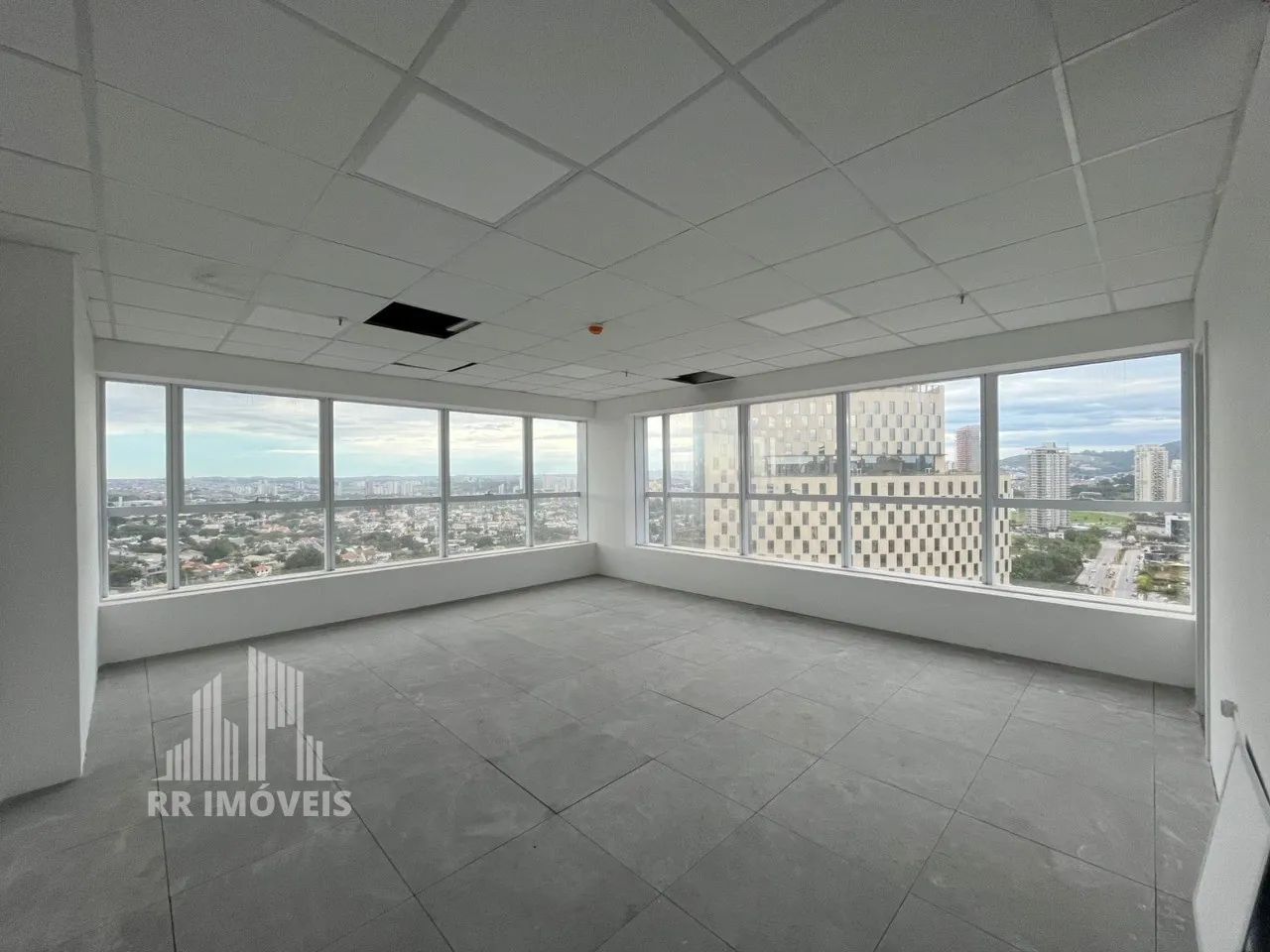 RR8005 Sala Comercial 54m² EDIFÍCIO TREND TOWER - OPORTUNIDADE - 1 Vaga de Garagem - Barue