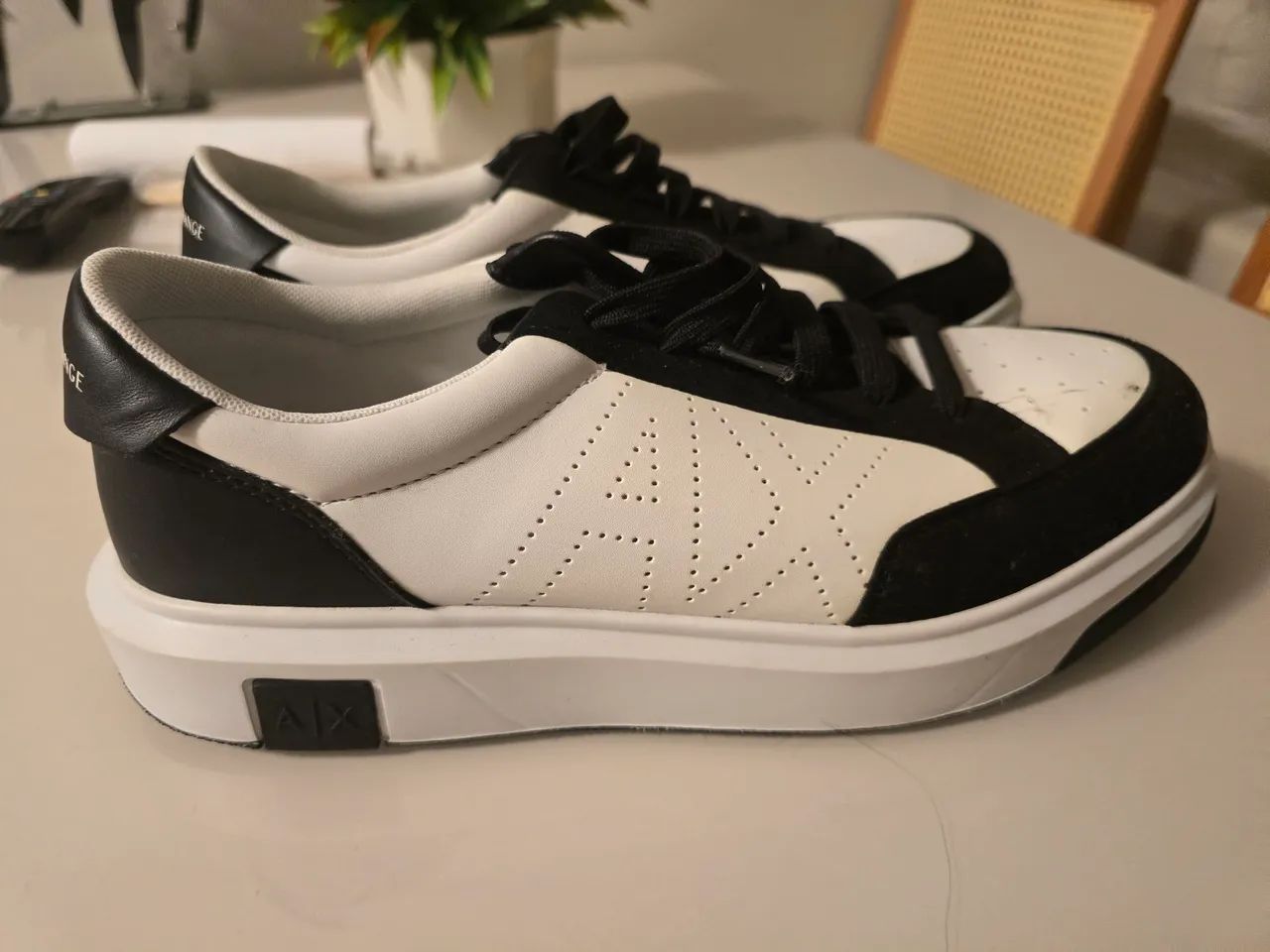 Tenis Armani couro branco praticamente sem uso! - Foto 4