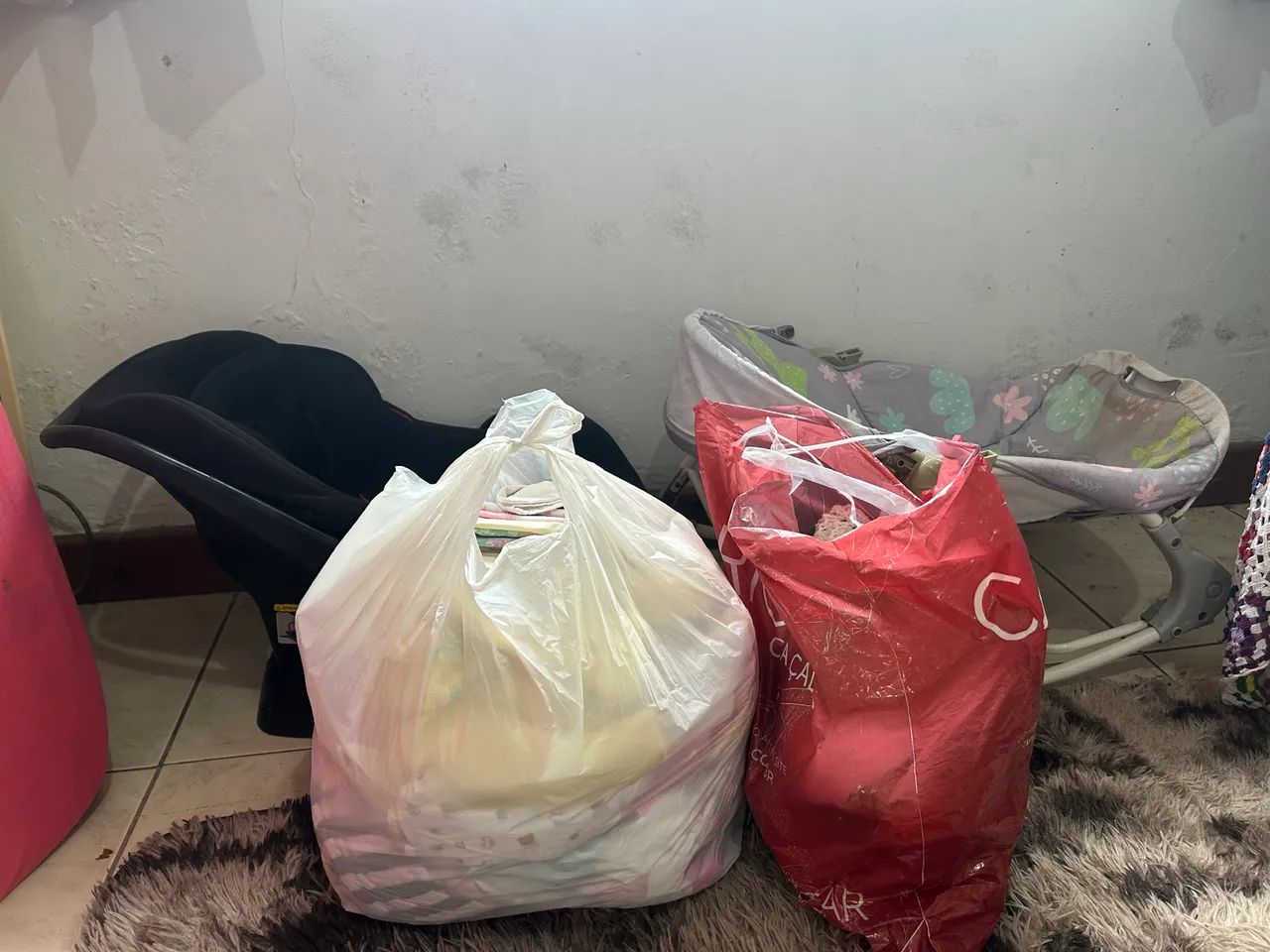 cadeirinhas + 2 sacolas de roupas