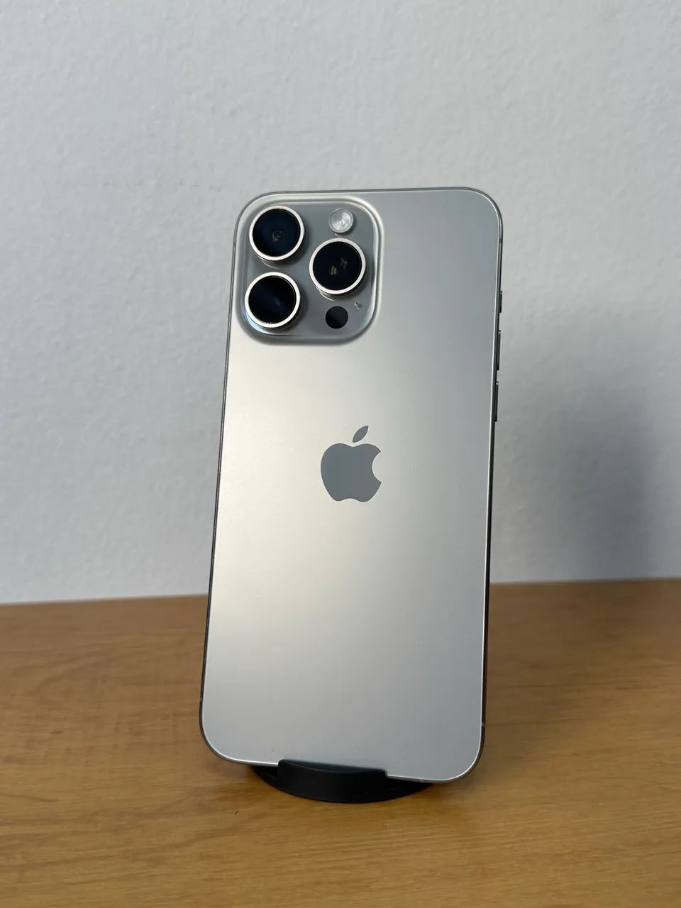 iPhone 15 Pro Max 256gb Cinza semi novo impecável - Celulares e