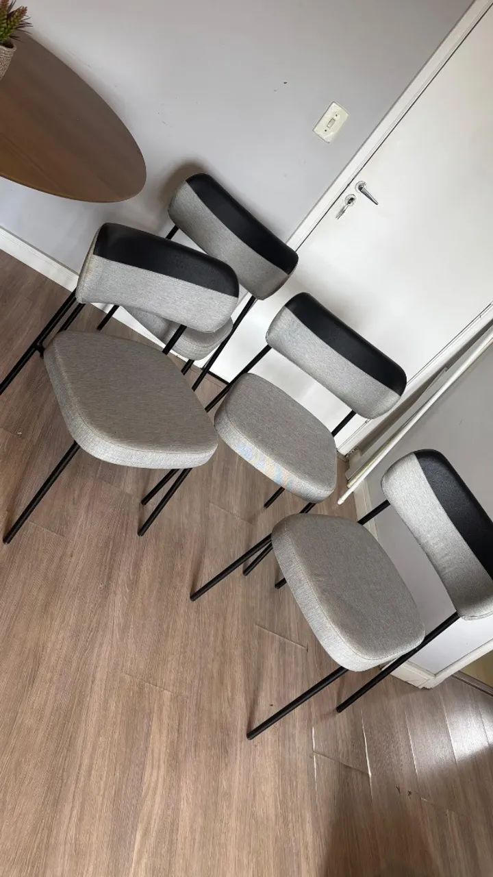 Conjunto 4 cadeiras jantar Mona cinza e preto - Foto 2