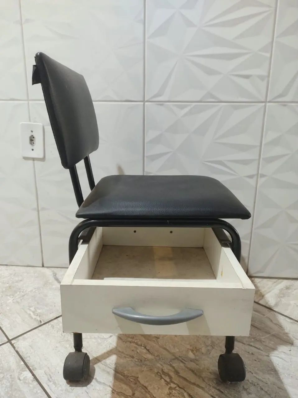 Cadeirinha de manicure, simples. - Foto 3