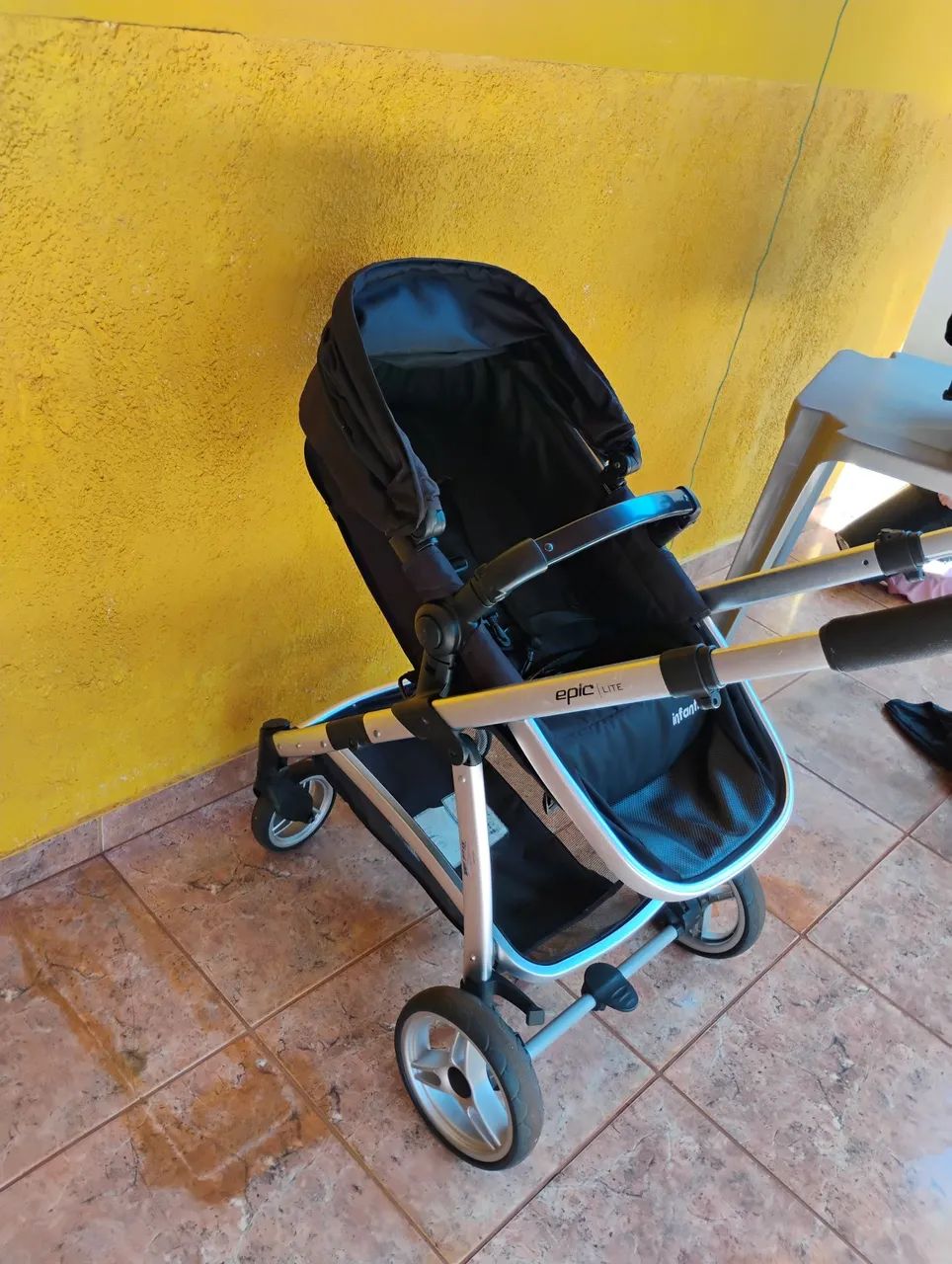Carrinho de bebê com bb conforto (Moisés)