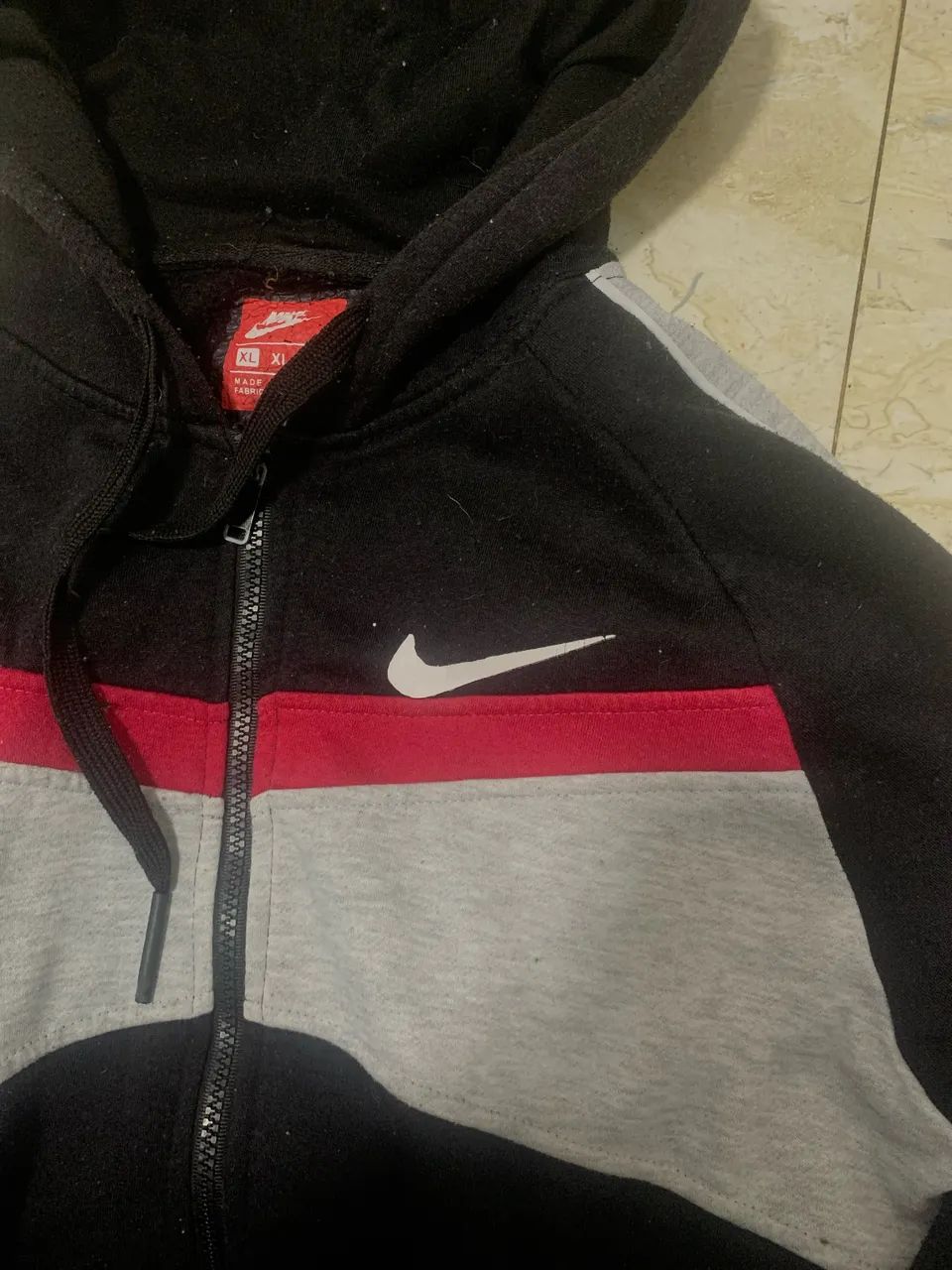 jaqueta de moletom com capuz Nike preta - Foto 2