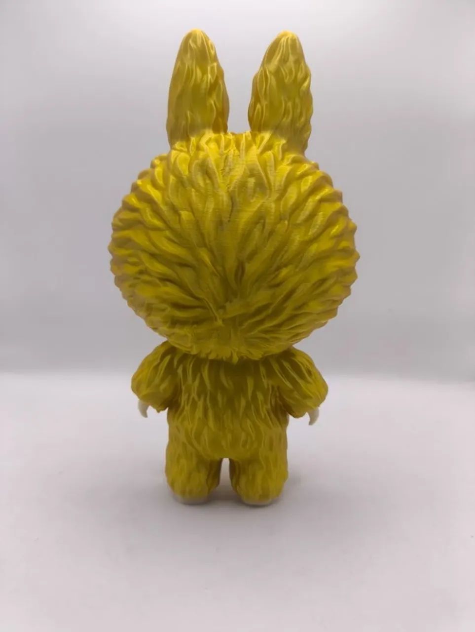 Boneco Labubu Dourado - Decoração e Colecionador - Foto 4