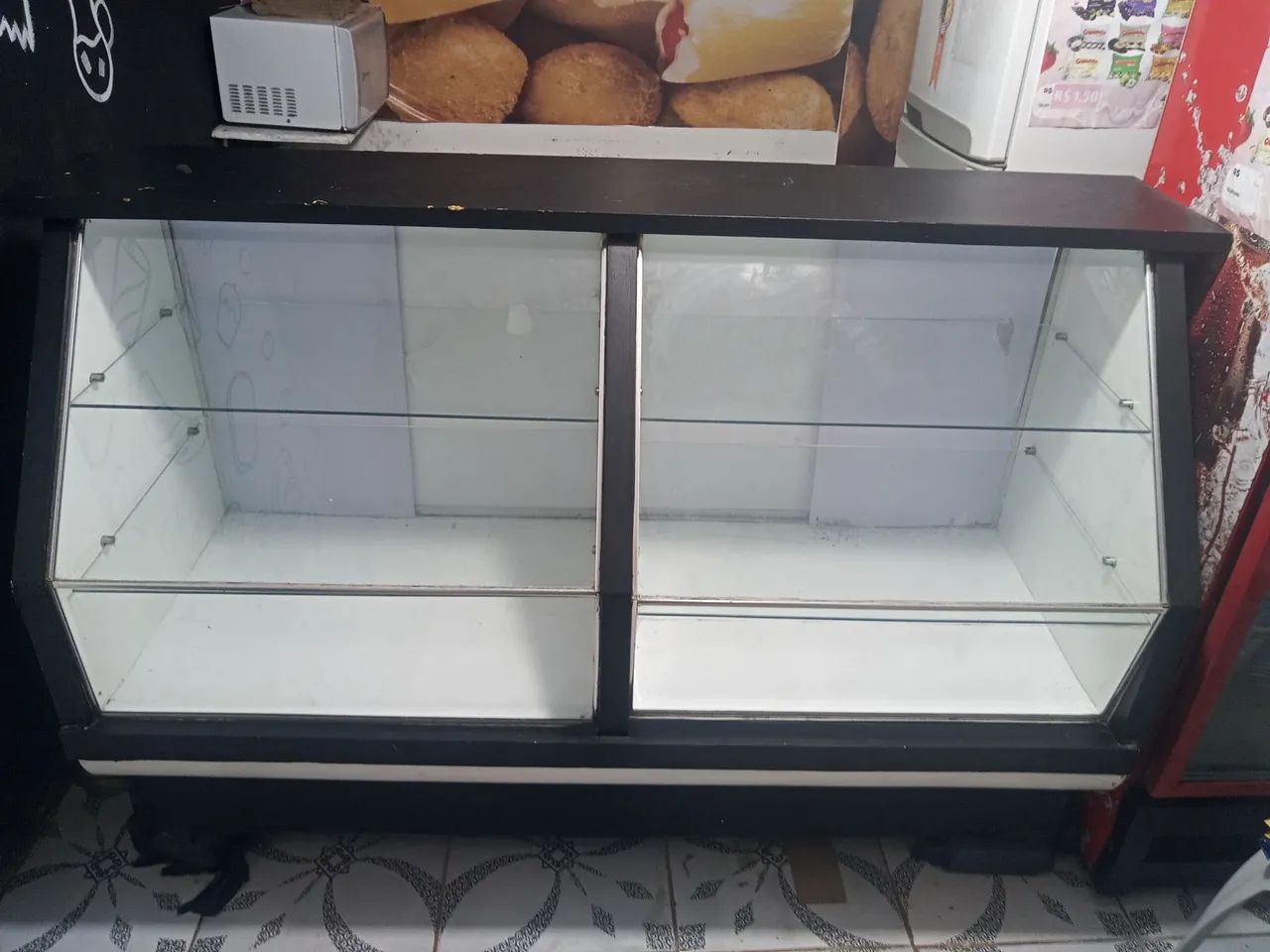Vende se esse balcão