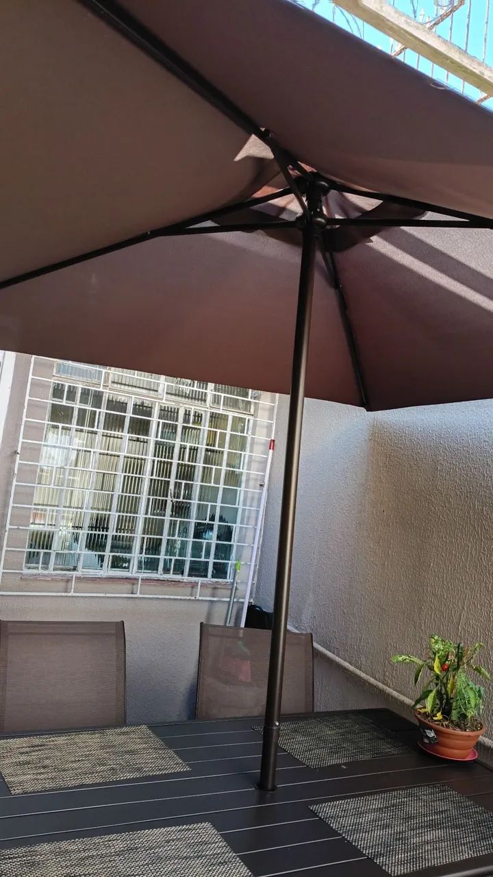 Mesa com ombrelone para área externa piscina  - Foto 2