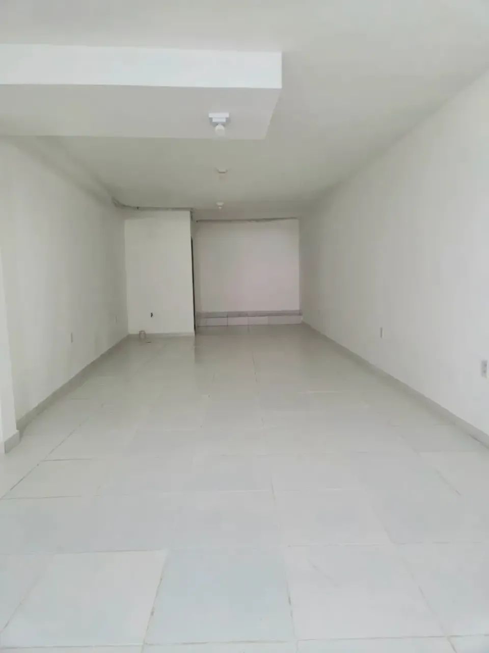 Alugo ponto comercial na Pajuçara com 90m², na melhor área comercial próximo a Roda Gigant - Foto 2