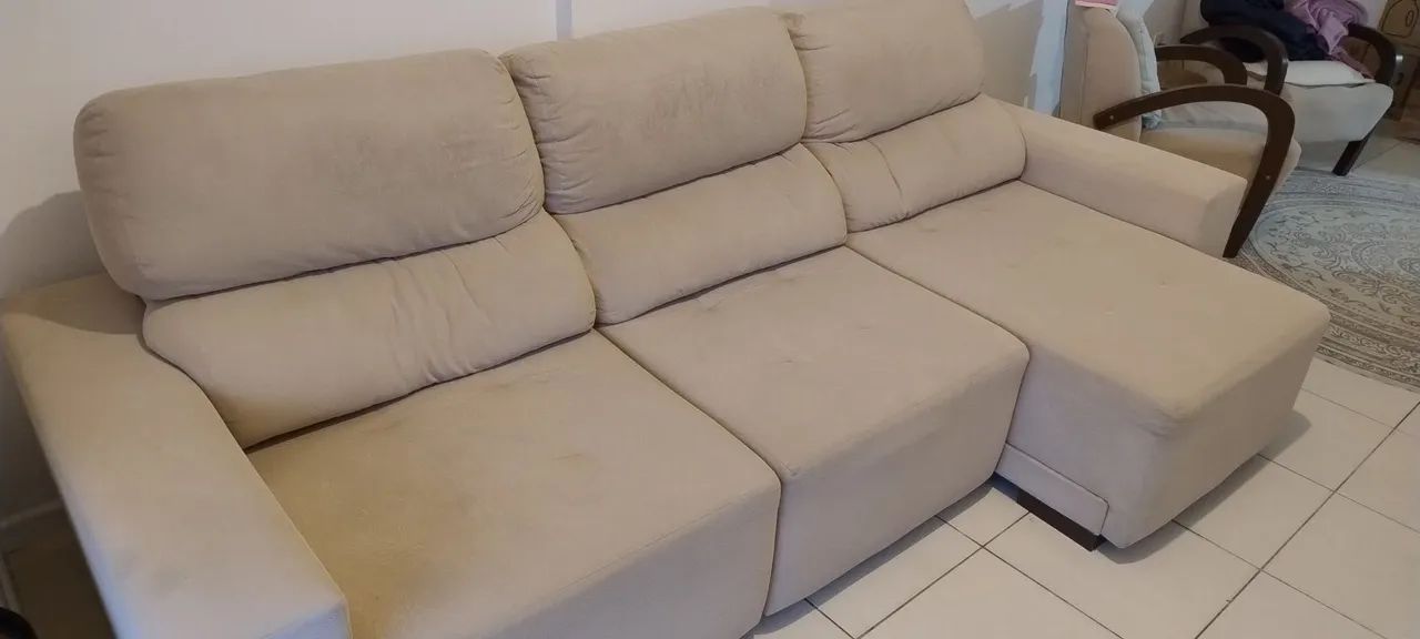 Sofá retrátil com chaise 