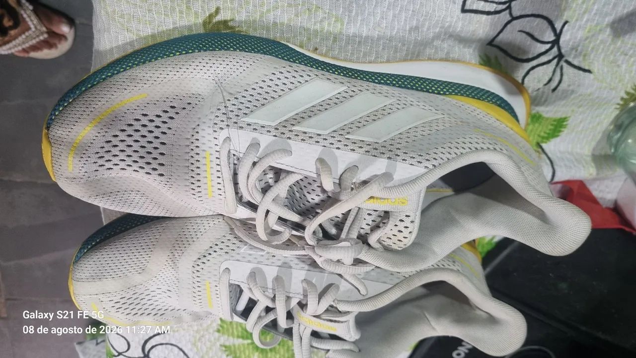 Tenis adiadas  original  calça  43