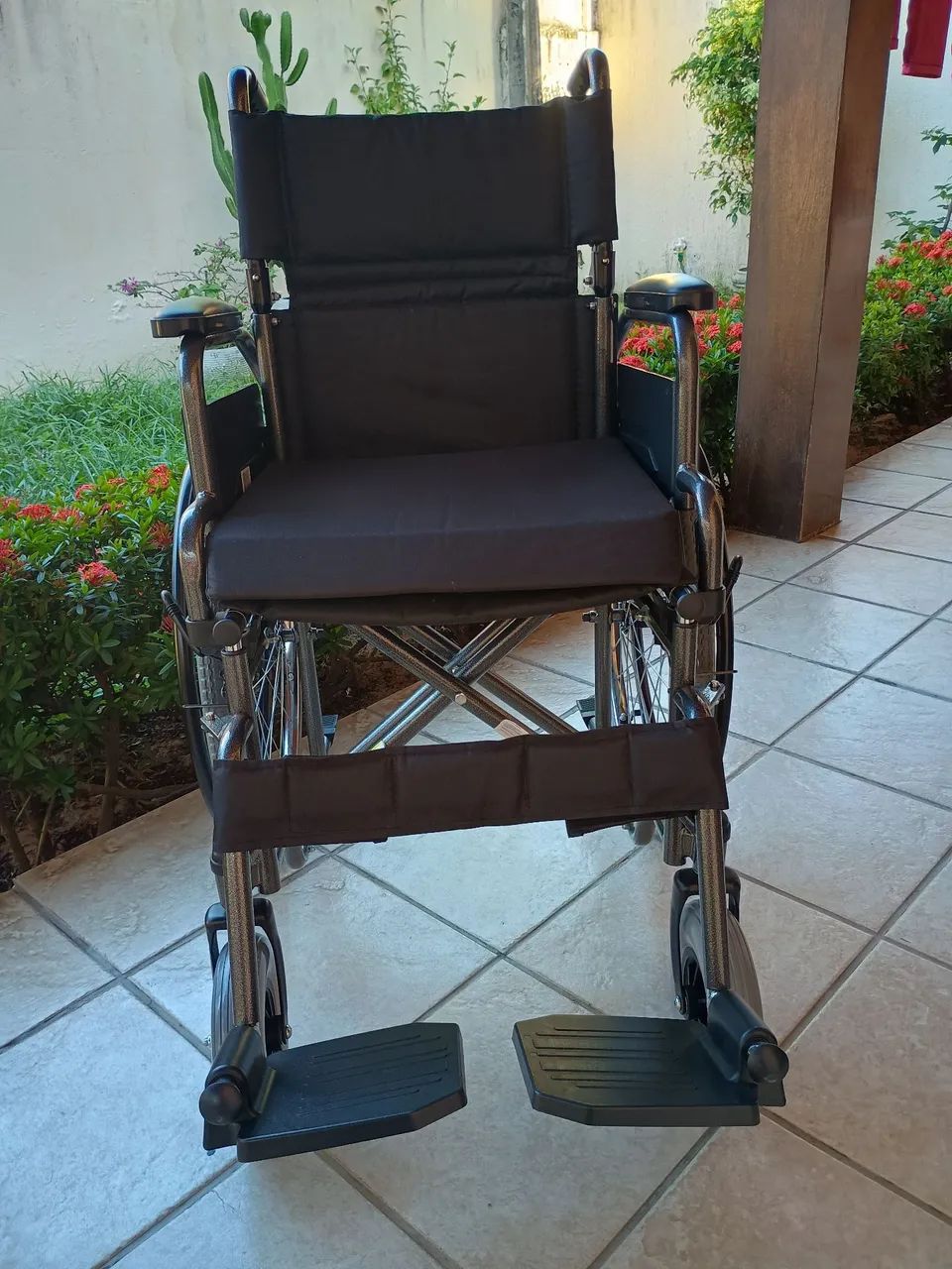Cadeira de Rodas Nova marca Dellamed. - Foto 3