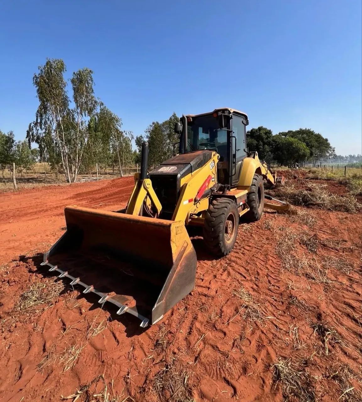 Retroescavadeira Caterpillar 416 22/22 - Parcele  - Foto 2