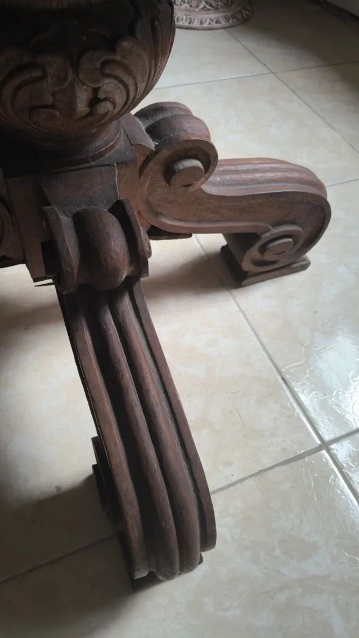 Mesa Redonda Madeira Maciça Entalhada com Extensor - Estilo Colonial - Foto 2