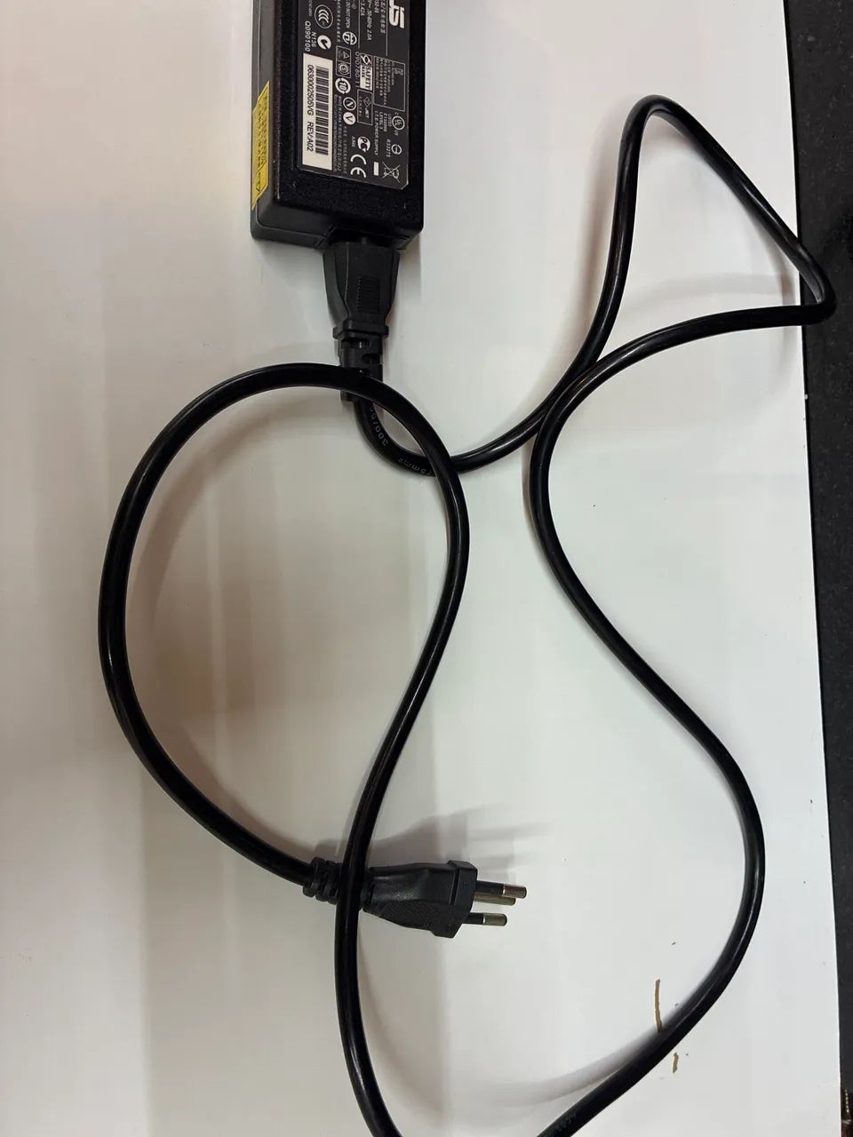 Carregador de notebook da ASUS (fonte de alimentação com cabo) - Foto 3