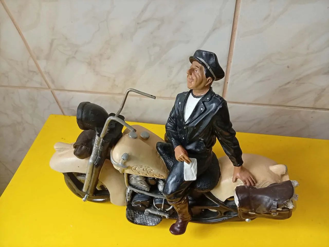 Escultura de motociclista - Foto 3