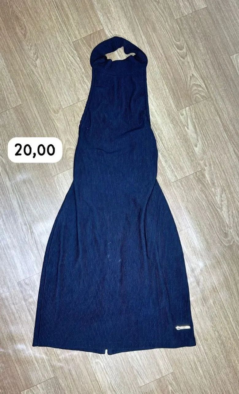 Vestidos com detalhes nas costas.  - Foto 2
