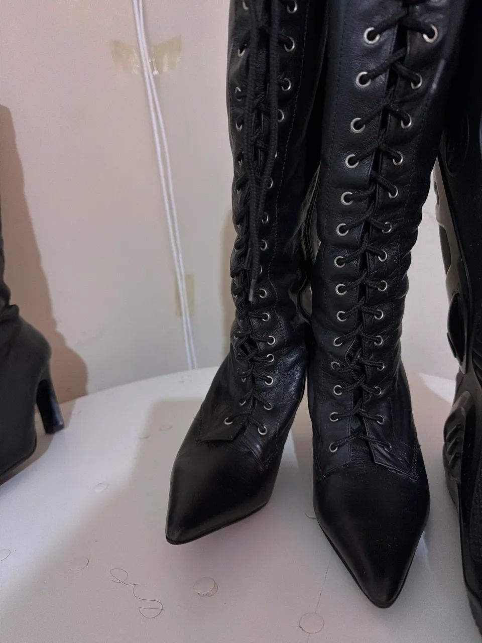 Botas de couro preta cano alto  - Foto 2