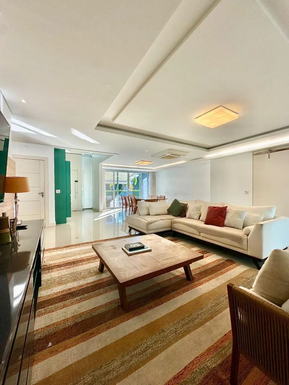 Alugo casa de alto padrão de 5 suítes + escritório com piscina em Jurerê Internacional  - Foto 8