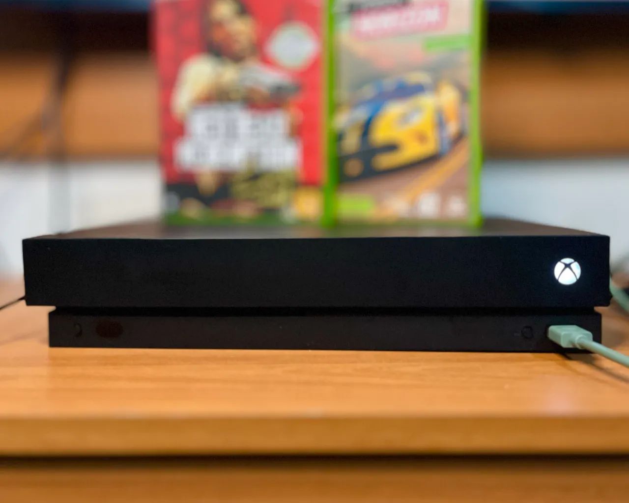 Xbox One X Com Controles e Jogos