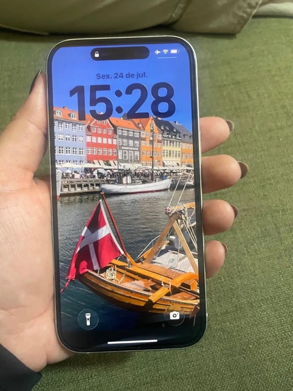 iPhone 15 verde 3.250 - Foto 3